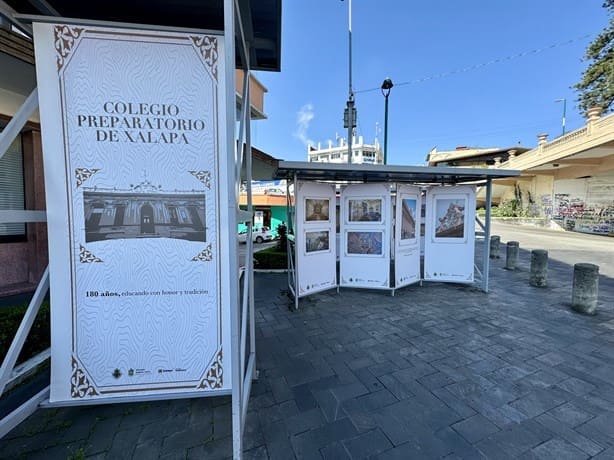 Con exposición del Colegio Preparatorio de Xalapa, reactivan galería peatonal “Carlos Fuentes”