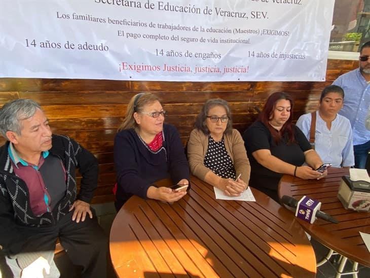 Docentes jubilados exigen pago del seguro institucional: solo hay engaños, mentiras y burlas 