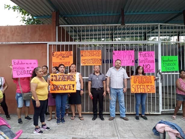 Padres De Familia Toman Escuela En Veracruz Denuncian La Falta De Maestros 0483