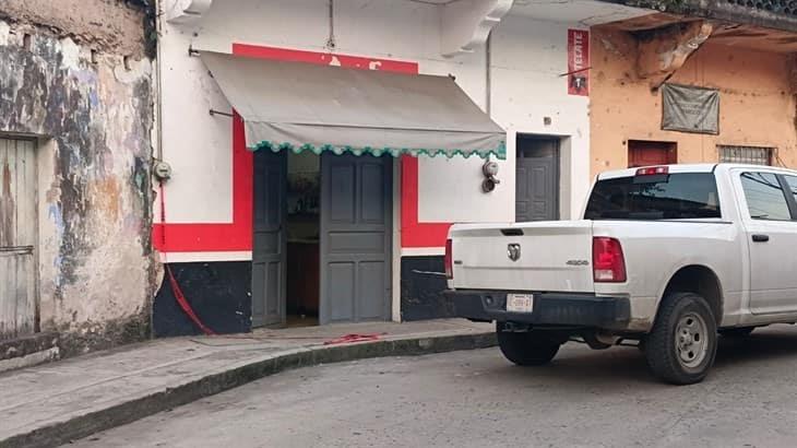 Asesinan a hombre a tiros en bar de Tlapacoyan 