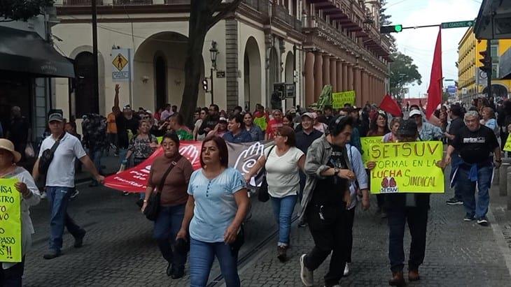 Marcha UV en Xalapa y distintas ciudades de Veracruz, exigen el aumento salarial anual