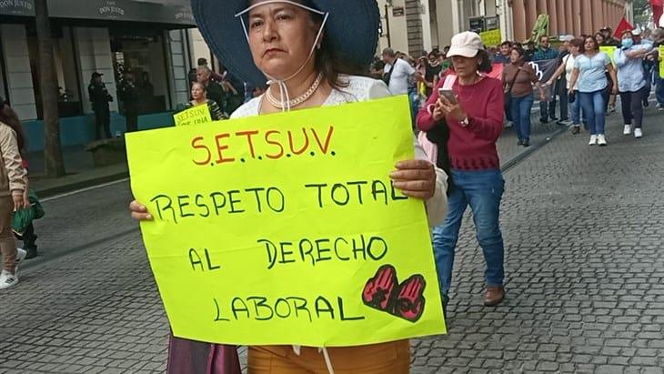 Marcha UV en Xalapa y distintas ciudades de Veracruz, exigen el aumento salarial anual