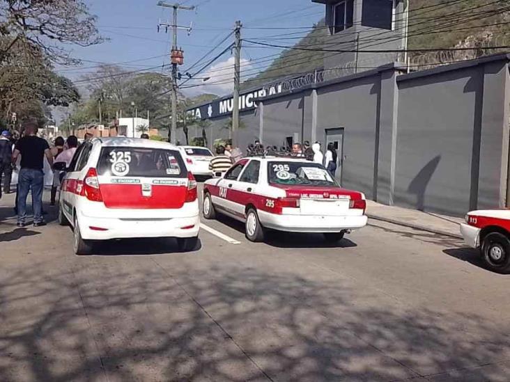 Denuncian a Policía de Orizaba por siembra de droga a taxista