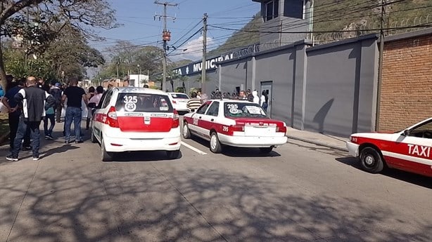 Denuncian a Policía de Orizaba por siembra de droga a taxista