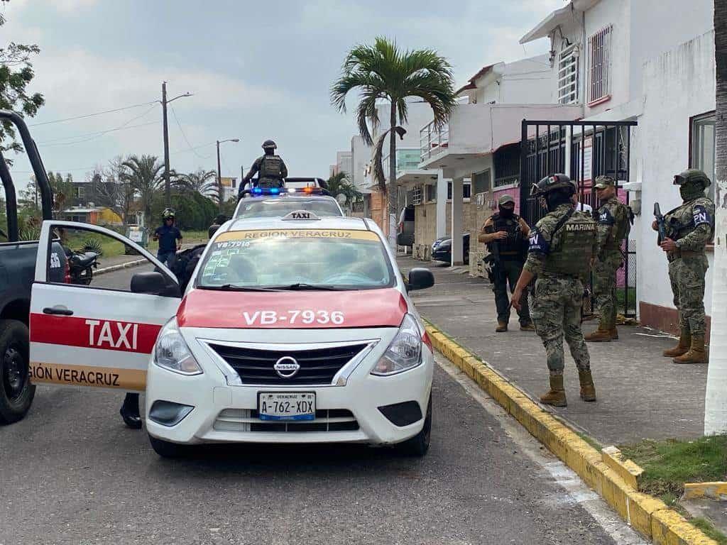 Asaltan tienda en Geo Los Pinos en Veracruz y huyen en taxi