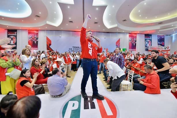 En capital de Veracruz, Moreno defiende proceso para candidaturas ante críticas