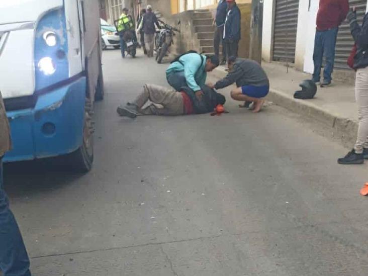 Motociclista es arrollado por autobús en Camino Antiguo a Chiltoyac