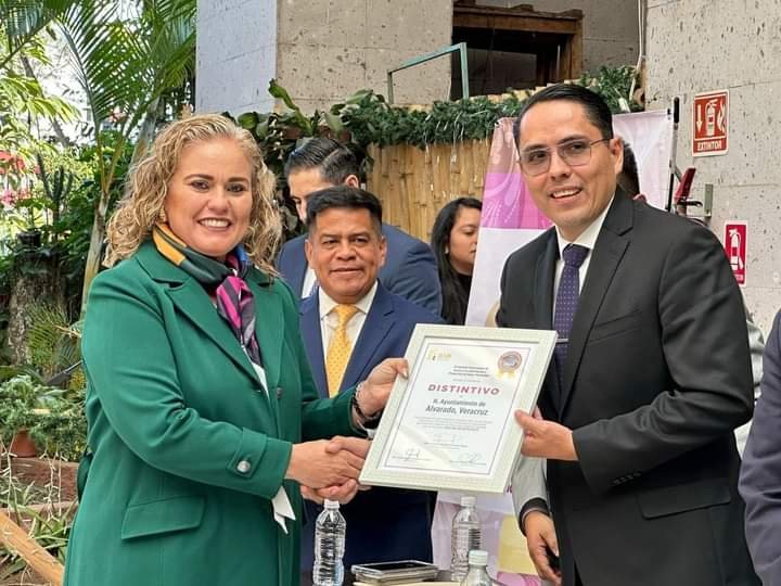 Gobierno de Alvarado recibe reconocimiento del IVAI en materia de transparencia
