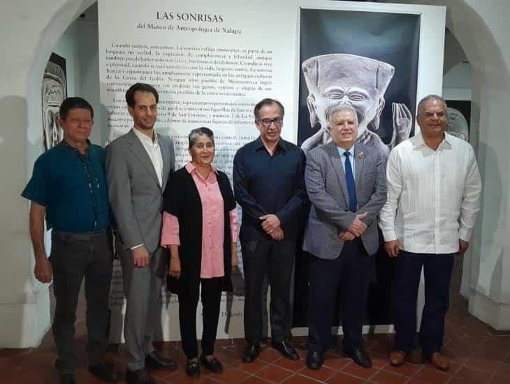 Fototeca de Veracruz exhibe Las sonrisas del Museo de Antropología de Xalapa en Sala TenarisTamsa