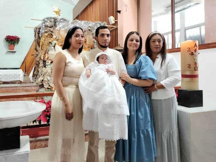 Ainhoa Santos Maza recibe el sacramento del Bautismo