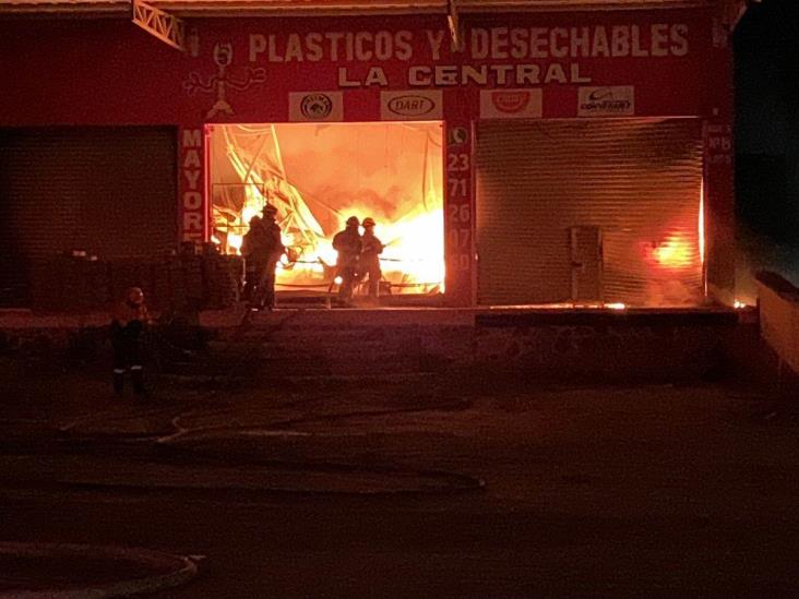 Se reactiva fuego en local de Central de Abastos de Xalapa