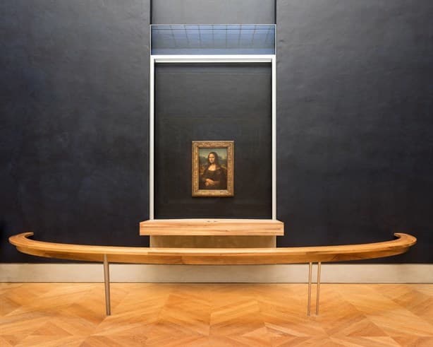 Activistas lanzan sopa a la pintura de la Mona Lisa en el museo de Louvre, en París