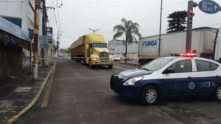 Hombre muere tras ser atropellado por un tráiler en Córdoba