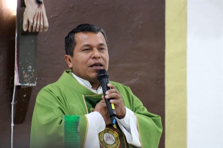 El vicario Felipe Cortés Cruz llega a la Parroquia de la Asunción de Misantla