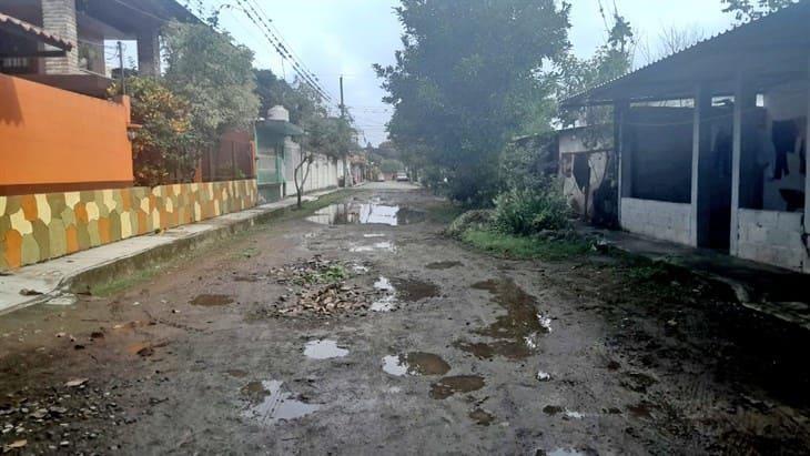 Ciudadanos piden obra para conectar calles Coral y Esmeralda en Misantla