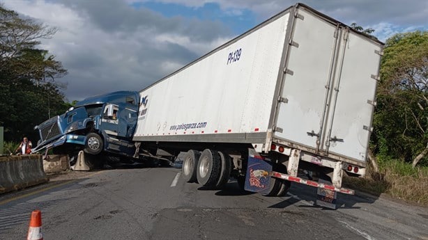 Aparatoso accidente en la autopista Nuevo Teapa-Cosoleacaque, tome precauciones | VIDEO