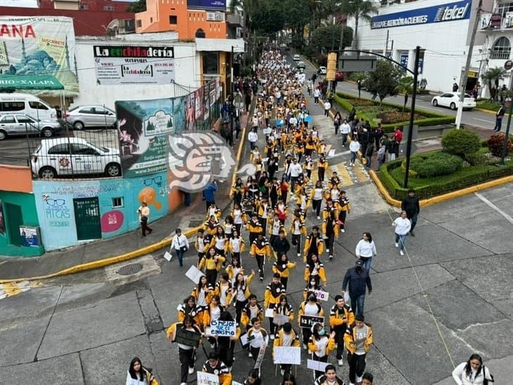 Por la paz, Búhos Marching Band sonaron en calles de Xalapa (+ Video)