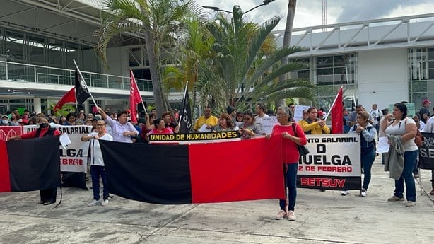 Integrantes del Setsuv protestan en Poza Rica; exigen aumento salarial del 20 %