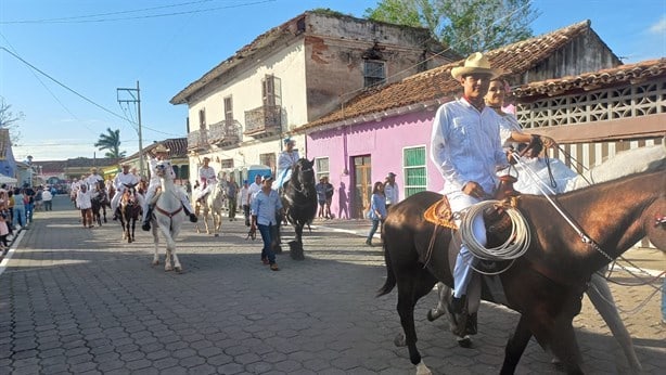 Inauguran las fiestas de Tlacotalpan con la tradicional cabalgata jarocha | VIDEO