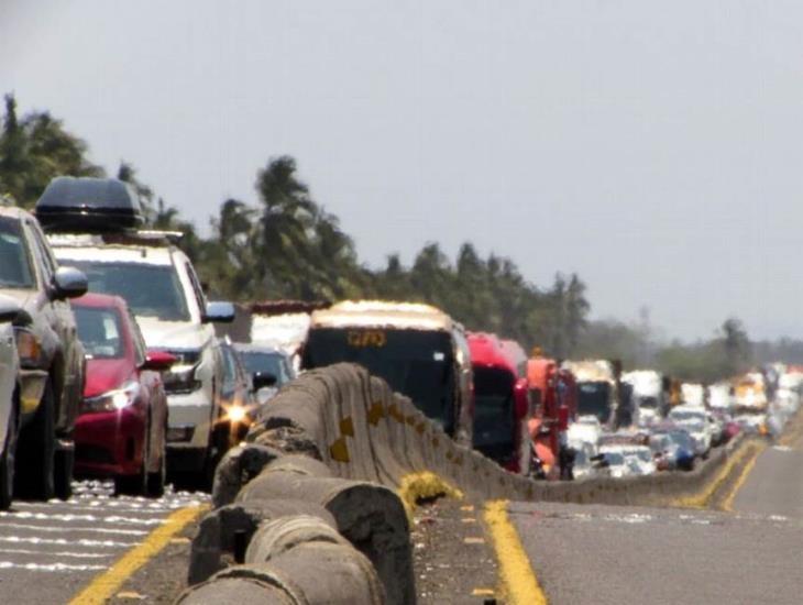 Capufe reporta fila de 3 kilómetros de vehículos sobre la autopista Acatzingo-Ciudad Mendoza, en Veracruz