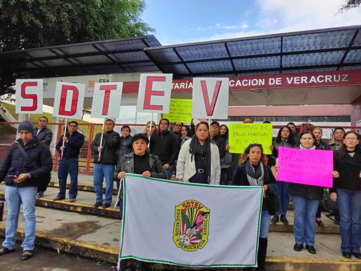 Como con Duarte: maestros de Veracruz toman la SEV por falta de pago de Cuitláhuac