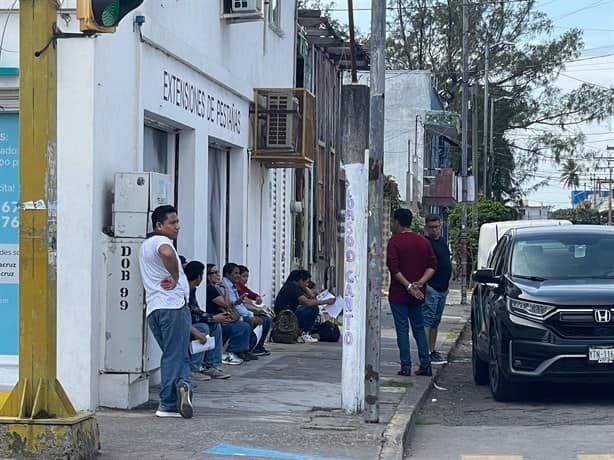 Continúan las largas filas para tramitar o renovar licencias de conducir en Veracruz
