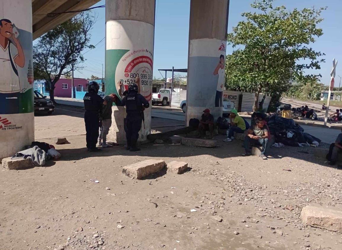 MS13 se niega a abandonar puente de la avenida Uno, amenazan con herir a colonos