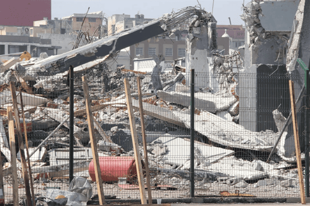 Avanza demolición de antigua bodega de autos en recinto portuario de Veracruz