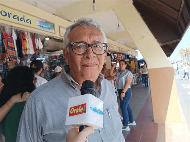 Artesanos del malecón de Veracruz esperan repunte por alta afluencia turística