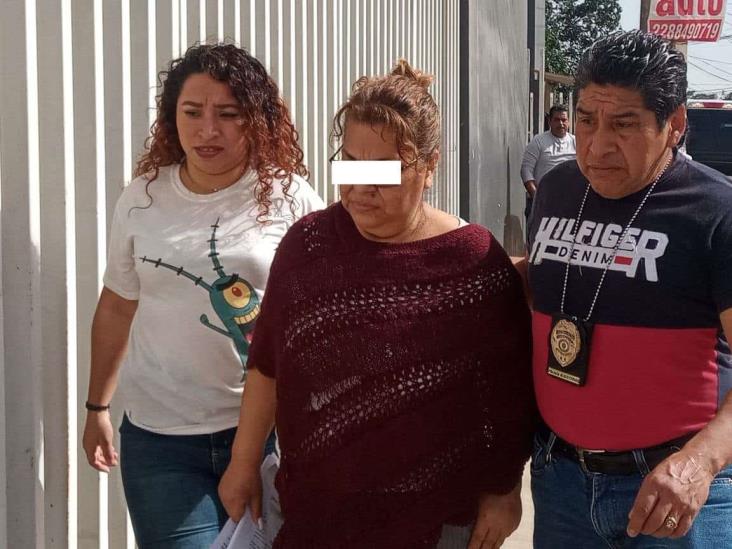 Detienen a mujer por uso de documentos falsos en agravio de Gobierno de Veracruz