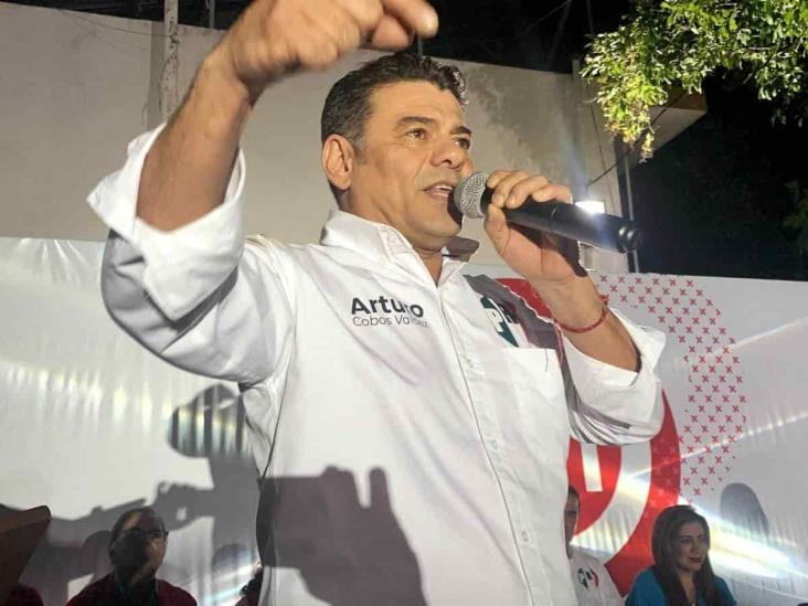 “El gordito de oro”: Arturo Cobos, ahí la lleva en el PRI del puerto de ...