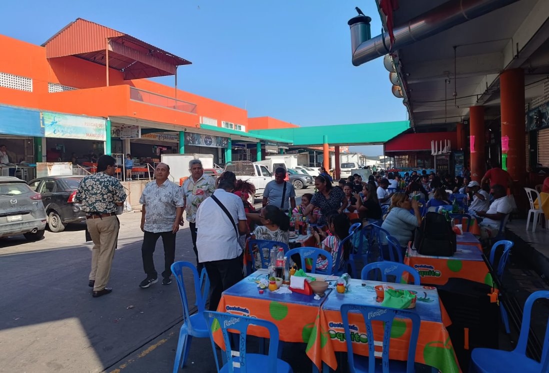 Repuntan ventas de mariscos en Veracruz por puente vacacional