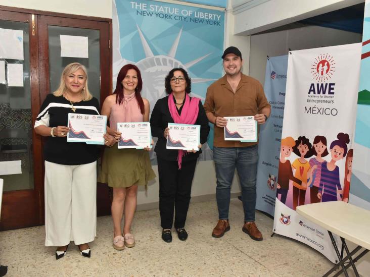 Llevan a cabo graduación de emprendedoras del programa AWE México
