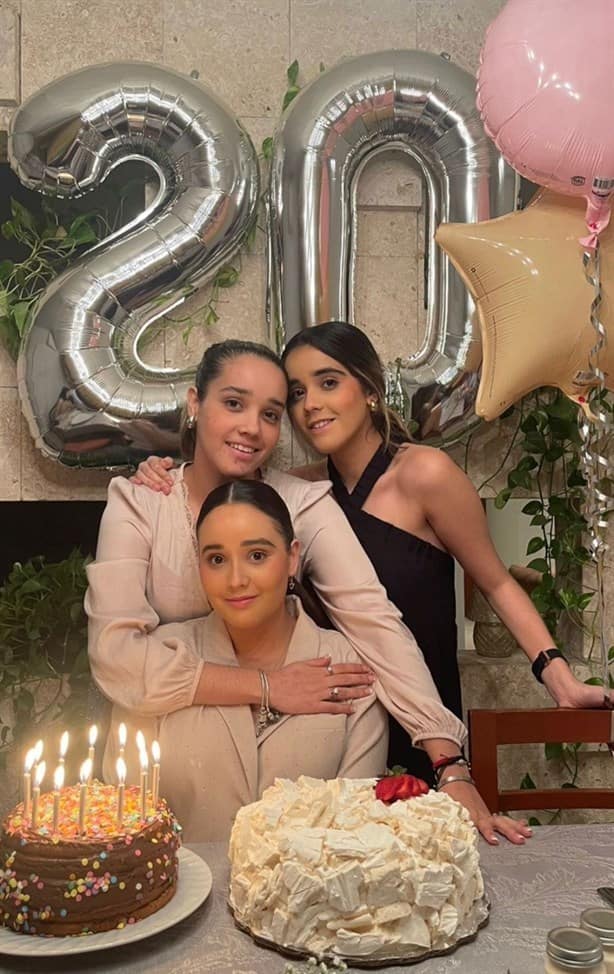 Paulina Rodríguez Reyna es festejada por sus hermanas