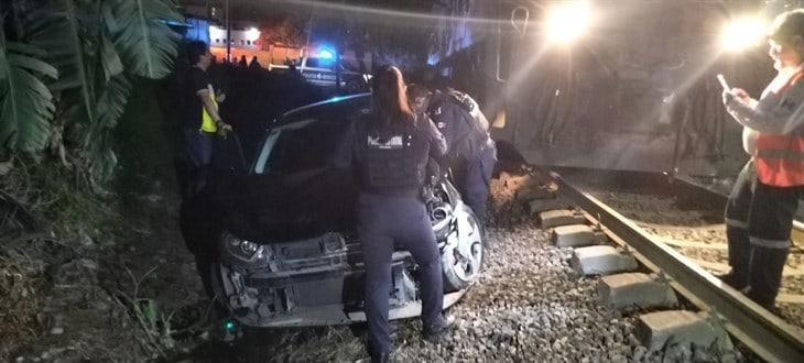 Accidente entre auto y tren deja cuatro lesionados en Fortín