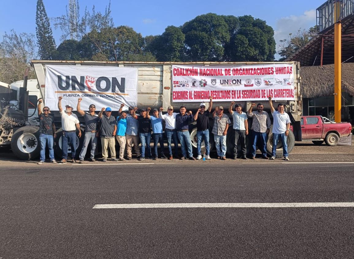 Se unen transportistas del sur de Veracruz contra la inseguridad; recorren de Acayucan a Tabasco
