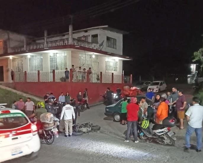 Se registra percance vehicular afuera de panteón en Martínez 