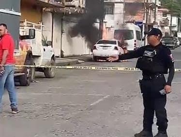 Se incendia auto en el Centro de Martínez de la Torre