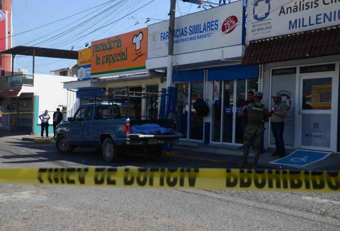 Persona de la tercera edad pierde la vida en puerta de la farmacia, en Veracruz