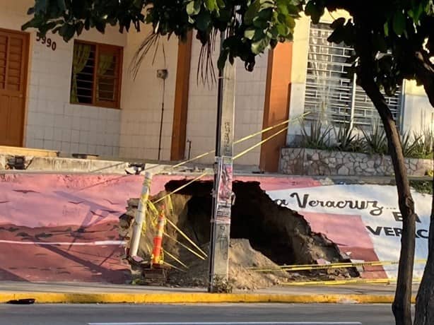 Reparan fuga de agua, pero sigue el socavón en la colonia Ortiz Rubio en Veracruz