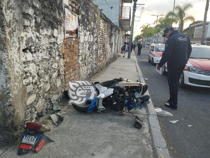Fuerte accidente entre moto y auto deja un lesionado en Orizaba