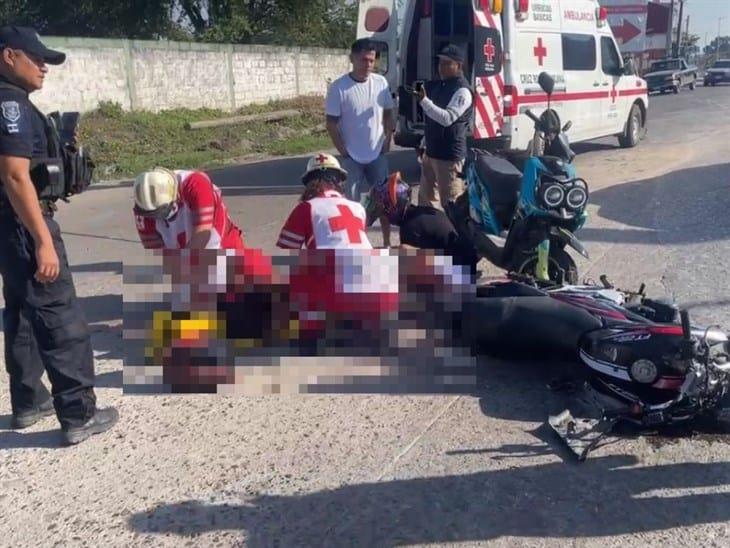 Accidente entre motociclistas deja una persona lesionada en Martínez