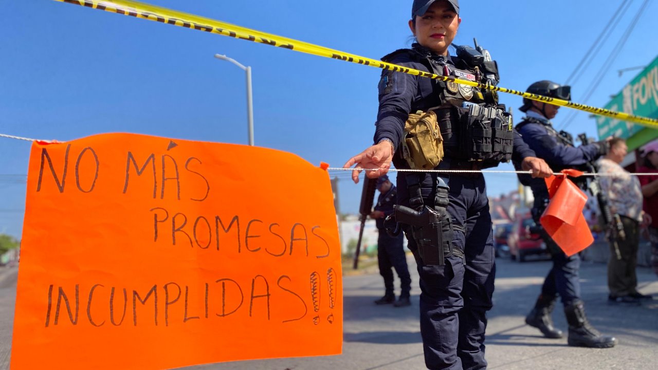 Bloquean avenida Dos Bahías, en Río Medio, para exigir justicia tras fallecimiento de mujer atropellada