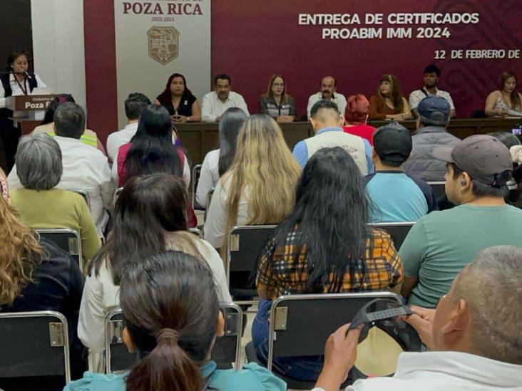 IVEA e IMM Poza Rica entregan a mujeres certificados de secundaria (+ Video)