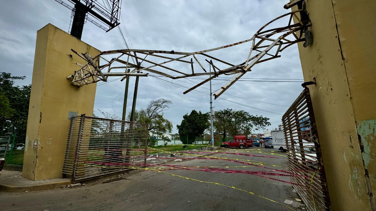 A punto de caer estructura de mercado Malibrán por fuerte norte en Veracruz