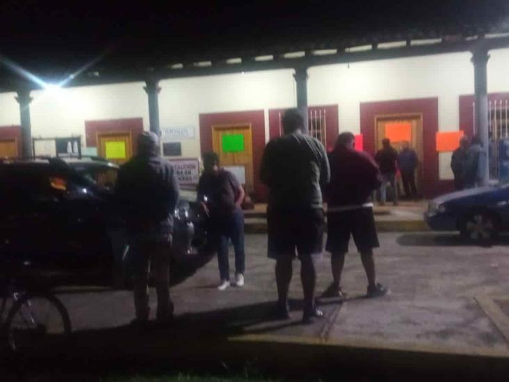 Sigue tomado el Ayuntamiento de Coetzala; protesta llegará a Xalapa