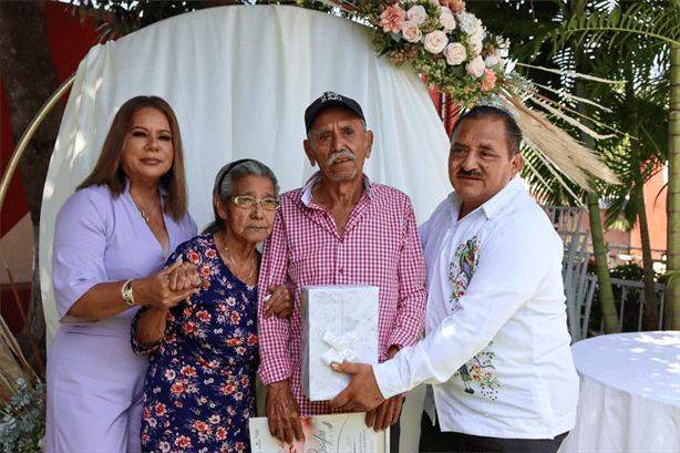 Se casan 37 parejas en Bodas Colectivas de Paso de Ovejas