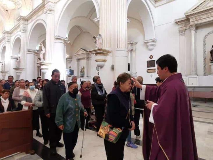 Miércoles de Ceniza no se contrapone al Día del Amor y la Amistad: obispo de Orizaba