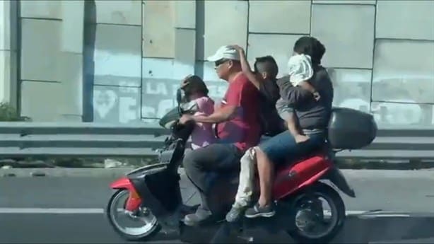 Captan a 5 personas en una moto en Veracruz circulando sin casco |VIDEO