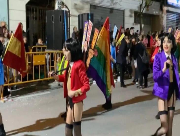 Se lanzan en redes contra el carnaval de Torrevieja España por disfrazar a niños con lencería